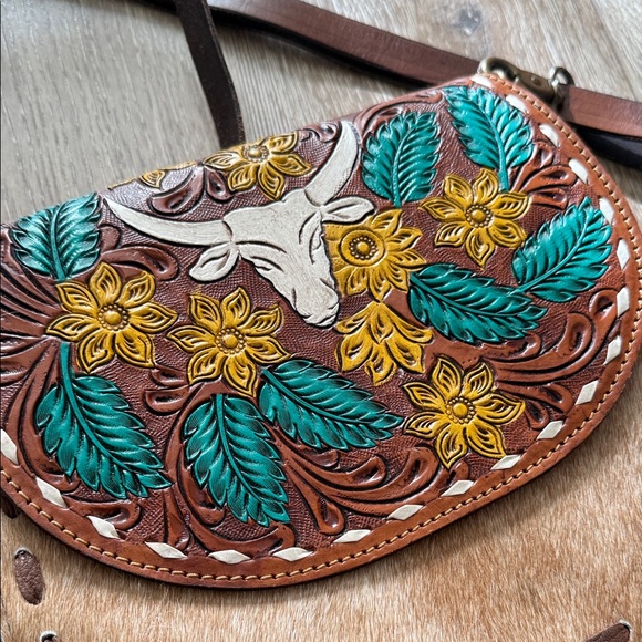 American Darling Leather Crossbody with Floral Design - Picture 5 of 6